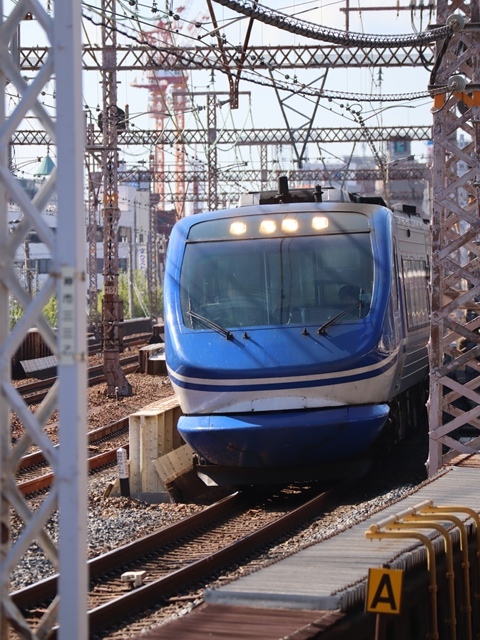 神戸線と宝塚線の阪急電車をご紹介、そしてお洒落なラッピングは春日野道での写真。スーパーはくと貨物列車の写真は東海道本線神戸から_d0181492_00000168.jpg