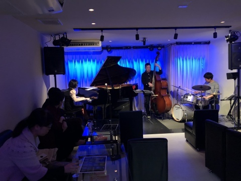 広島 ジャズライブカミン Jazzlive Comin本日12月4日のライブ_b0115606_11341607.jpeg