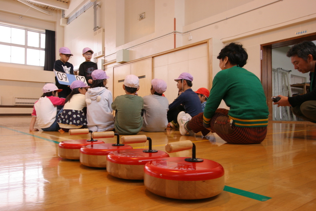【おとどけアート 松田朕佳×もみじの丘小学校】11/29 5日目:宇宙人襲来_a0062127_14085398.jpg