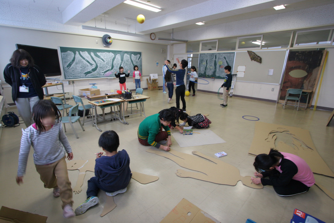 【おとどけアート 松田朕佳×もみじの丘小学校】11/29 5日目:宇宙人襲来_a0062127_14192168.jpg
