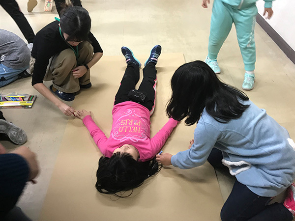 【おとどけアート 松田朕佳×もみじの丘小学校】12/2 6日目:宇宙人増殖_a0062127_19460775.jpg