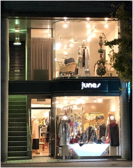 < 光に映えるお店 >_c0036080_18501300.jpg