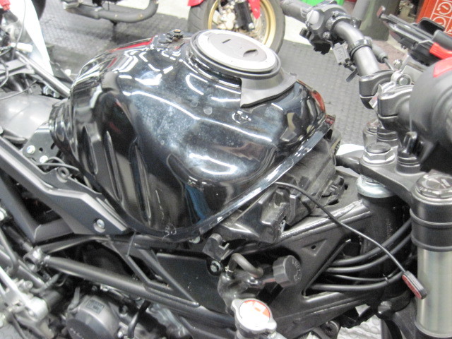 CB125Rにドラレコ : バイクの横輪