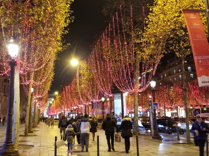 シャンゼリゼのイルミネーション_a0111416_18093107.jpg