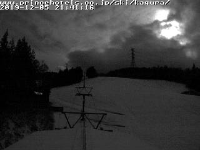 2019年12月5日 雪は降ってくるのか!?夜のかぐらスキー場ライブカメラ_e0037849_21444201.png