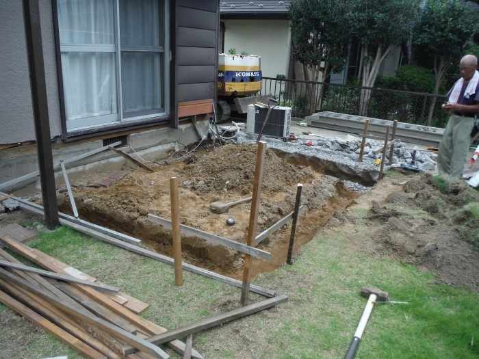 6畳間増築 ~ 基礎造り。_d0165368_05561729.jpg