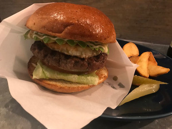 金沢（香林坊）：ザ・ゴッドバーガー （The Godburger）「アボカドフライドエッグバーガー」「B.B.Q.アボカドエッグバーガー」_b0089578_16440288.jpg