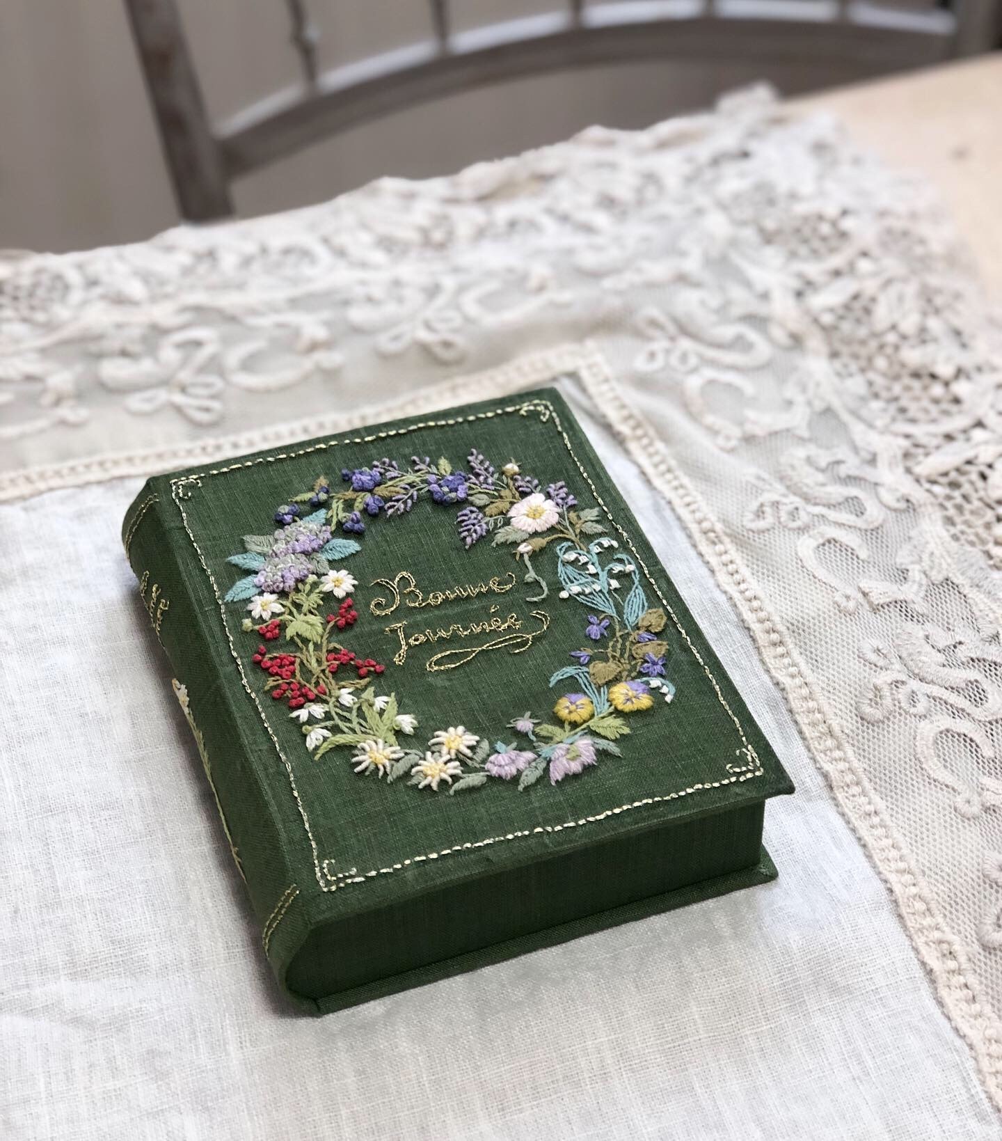 ボタニカルリースの刺しゅうとカルトナージュ : 東京・自由が丘 | 日本