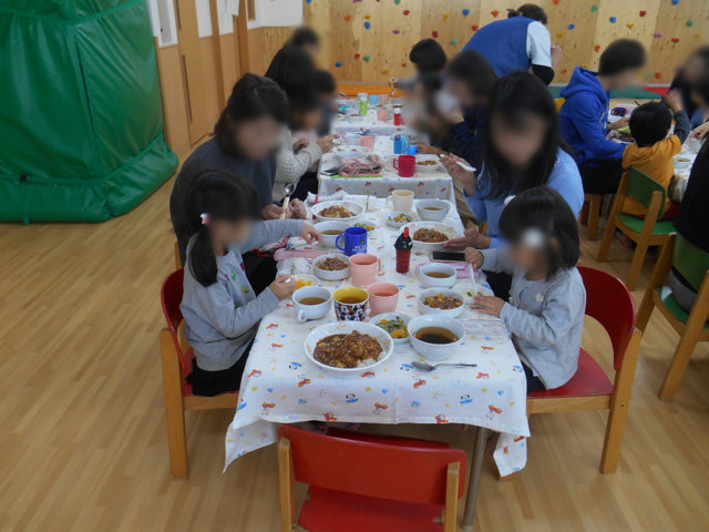 くま組 保育参観と給食懇談会_e0148419_1631480.jpg