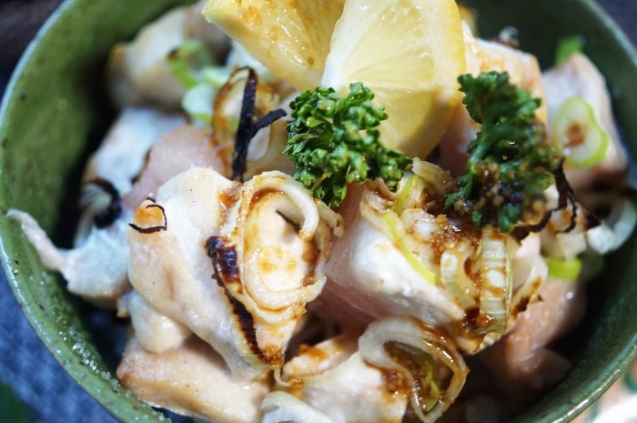 ■THE.朝ご飯【朝からビンチョウの葱塩レモン・炙り丼♪】_b0033423_23571534.jpg