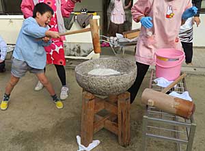 おもちつき☆_e0325335_1732147.jpg