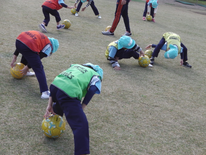 サッカーってどんな事するのかな?_f0195982_17114758.jpg