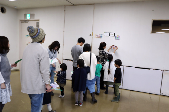 やと子ども美術教室 ~ グリーティングカードを作ろう ~_e0222340_14553960.jpg