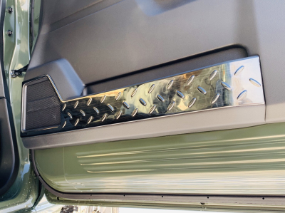 新型ジムニーJB64W即納車両のご紹介☆_a0143349_08373044.jpg