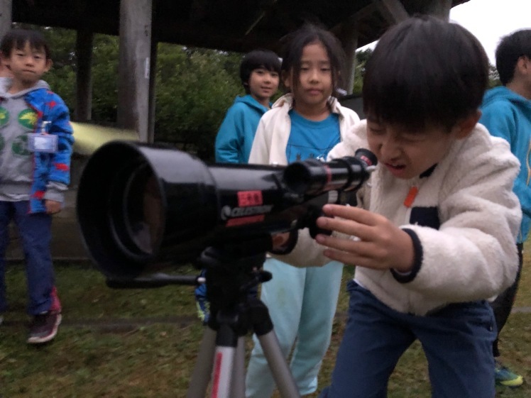 星空キャンプ〔2日目〕山の上のキャンプ場に到着。雨の切れ間に天体望遠鏡の練習だ!_d0363878_23000327.jpg