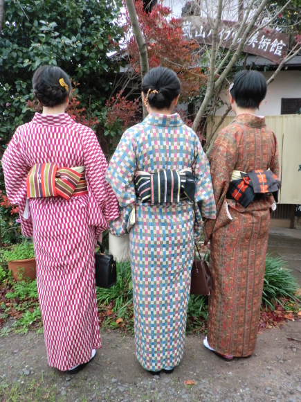 後姿 レトロなお着物とリボンの帯 京都嵐山 着物レンタル 遊月 徒然日記