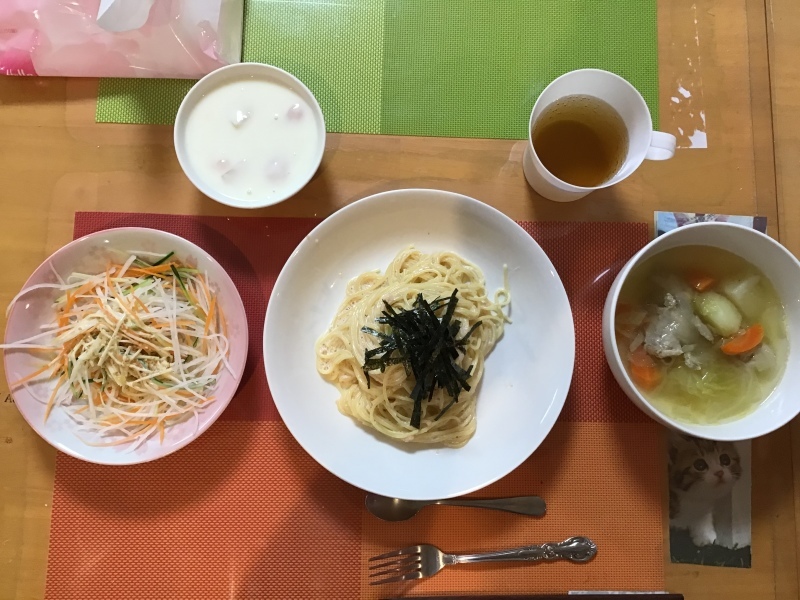 あじさい荘　夕食　たらこスパゲティー　ポトフ　大根のごまマヨサラダ　フルーツヨーグルト_c0357519_17490322.jpeg