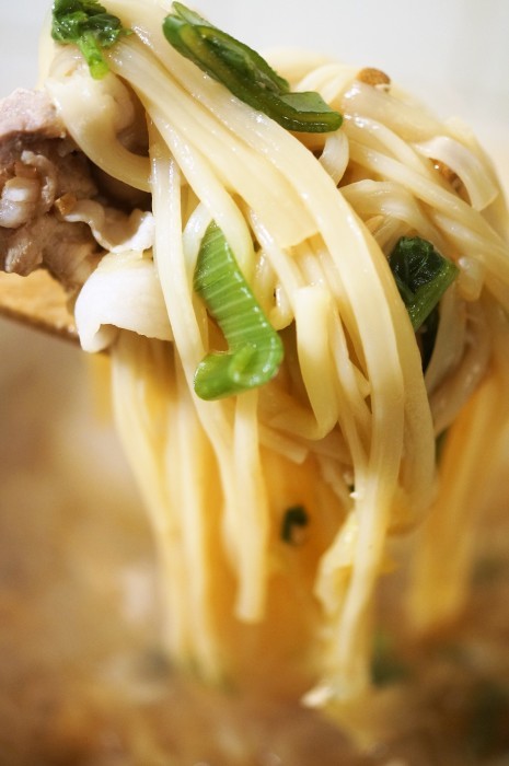 ■麺類【肉野菜入り 味噌煮込みうどん】こんな寒い日にピッタリ!!_b0033423_00155938.jpg