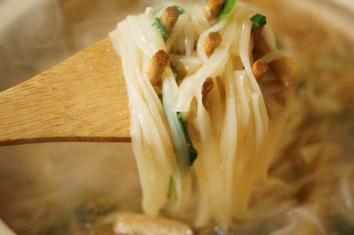 ■麺類【肉野菜入り 味噌煮込みうどん】こんな寒い日にピッタリ!!_b0033423_00161755.jpg