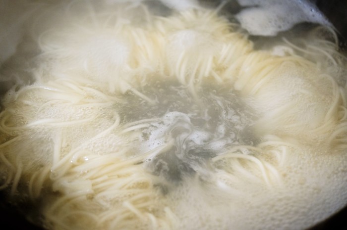 ■麺類【肉野菜入り 味噌煮込みうどん】こんな寒い日にピッタリ!!_b0033423_15151849.jpg