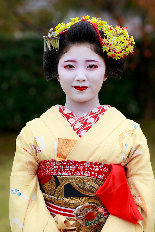 きもので集う園遊会・野点（上七軒・梅志づさん、梅葉さん、尚絹