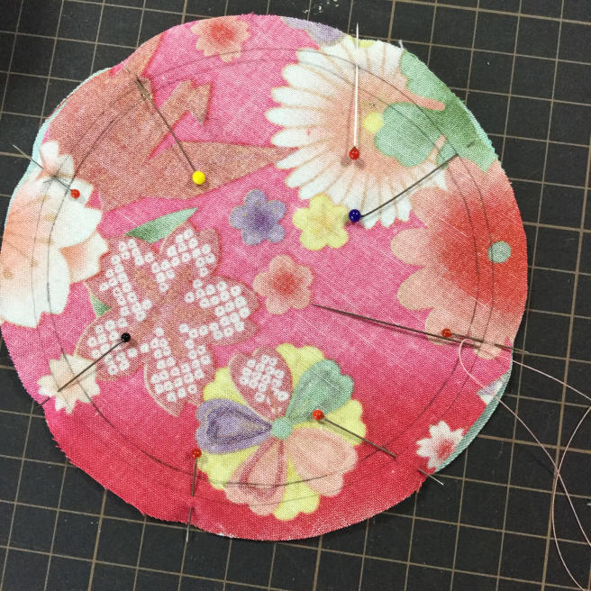 菊の花の和のピンクッションの作り方 The Merry Quilters
