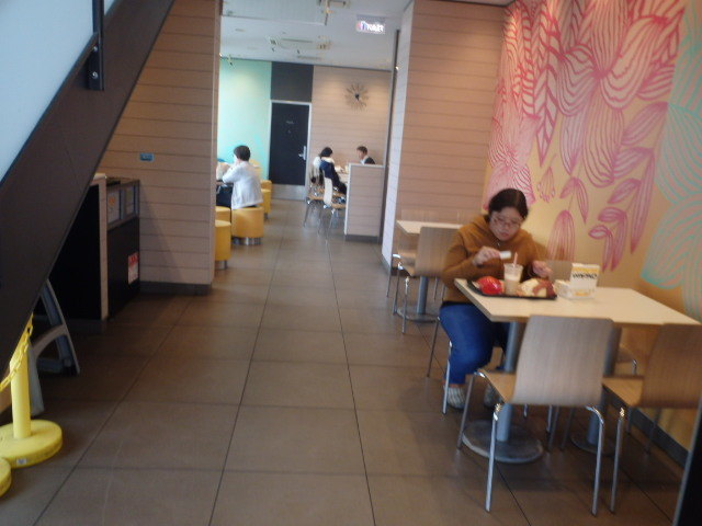 マクドナルド 伊丹荒牧店_c0118393_11301100.jpg