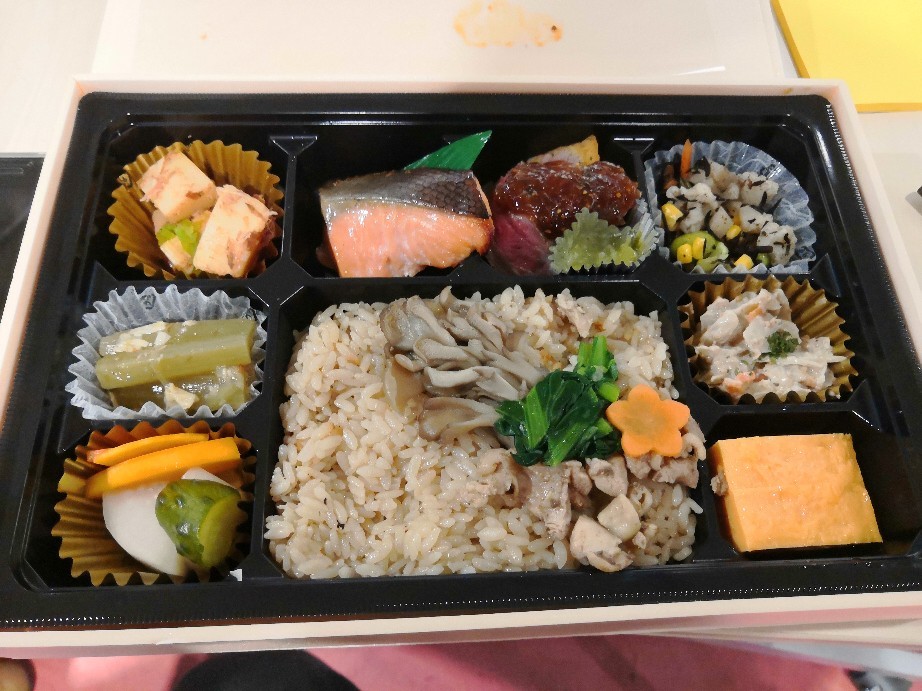 季節炊き込みご飯の贅沢御膳 by 塚田農場_a0004752_07245253.jpg