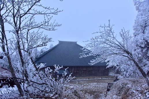 修験の山の霧氷　　山上ヶ岳_c0303868_07234112.jpg