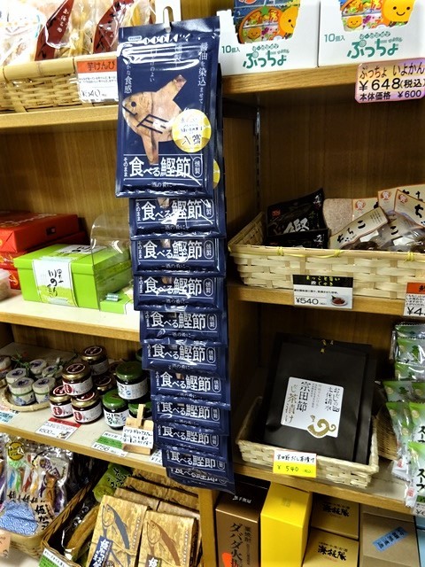 高知のお母さんの知恵、高知の土佐料理にそれを感じました。お母さんのことも絵の愛情が高知の偉人輩出の要因ではないか・・・高知のお母さん、高知空港_d0181492_21212649.jpg