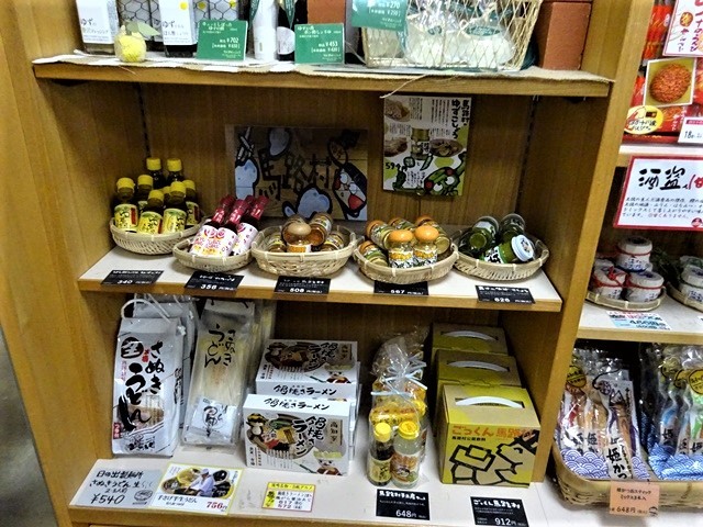 高知のお母さんの知恵、高知の土佐料理にそれを感じました。お母さんのことも絵の愛情が高知の偉人輩出の要因ではないか・・・高知のお母さん、高知空港_d0181492_21213991.jpg