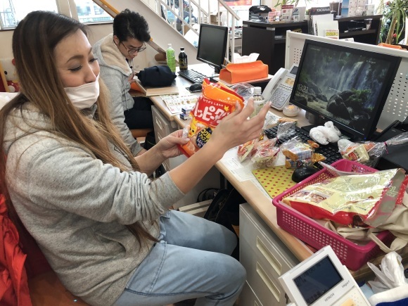 12月10日(火)本店ブログ♪ ランクルプラド H30年 TX 距離うす!!あります✊ LX570 エスカレード ハマーのことならTOMMYまで _b0127002_18462433.jpg