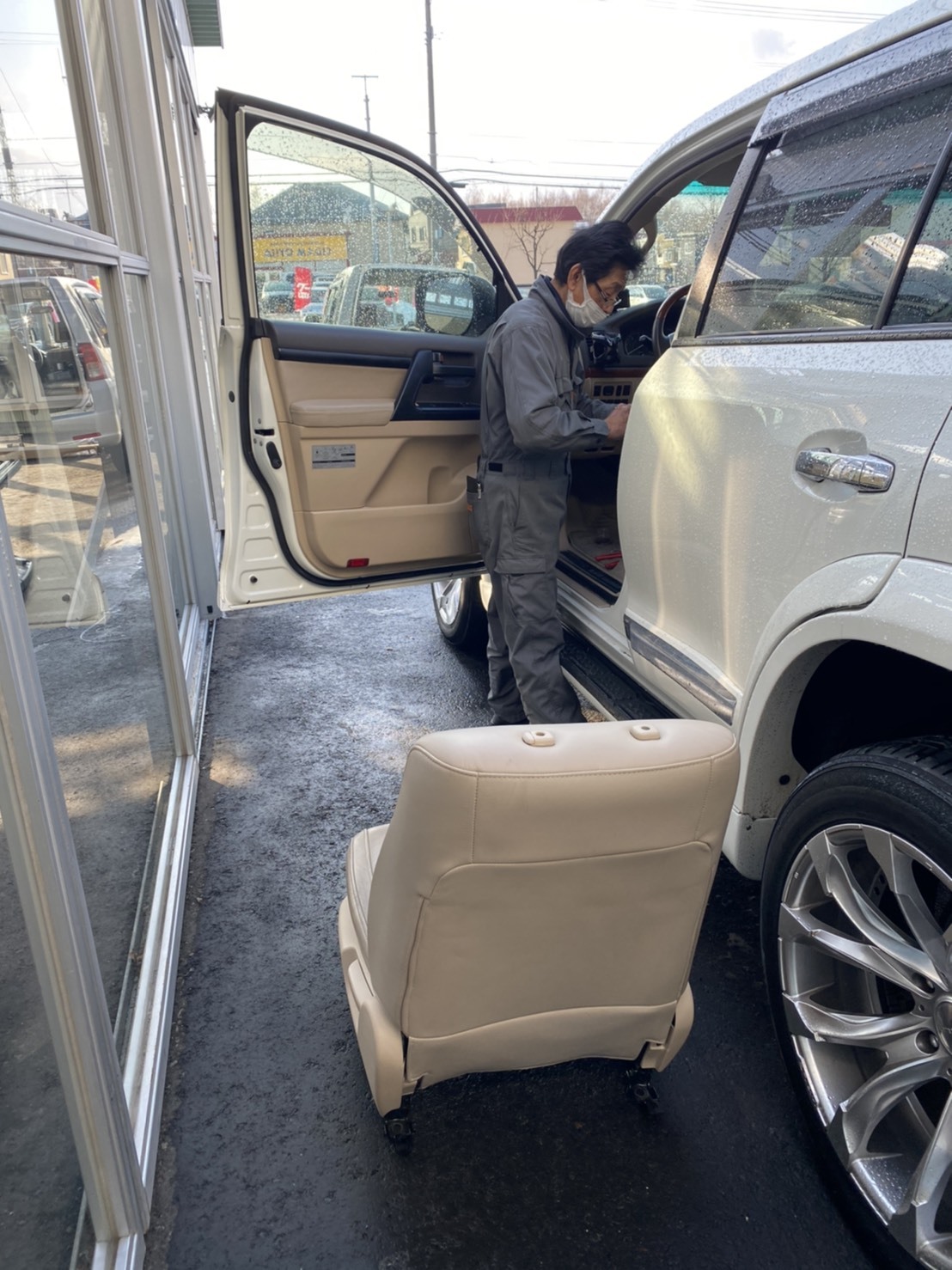 12月10日(火)本店ブログ♪ ランクルプラド H30年 TX 距離うす!!あります✊ LX570 エスカレード ハマーのことならTOMMYまで _b0127002_19155001.jpg