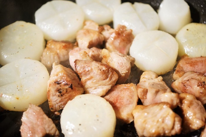 ■【菜園大根と豚胸ブロック肉のコッテリ煮】ちょっと煮過ぎましたが>。!_b0033423_17373557.jpg