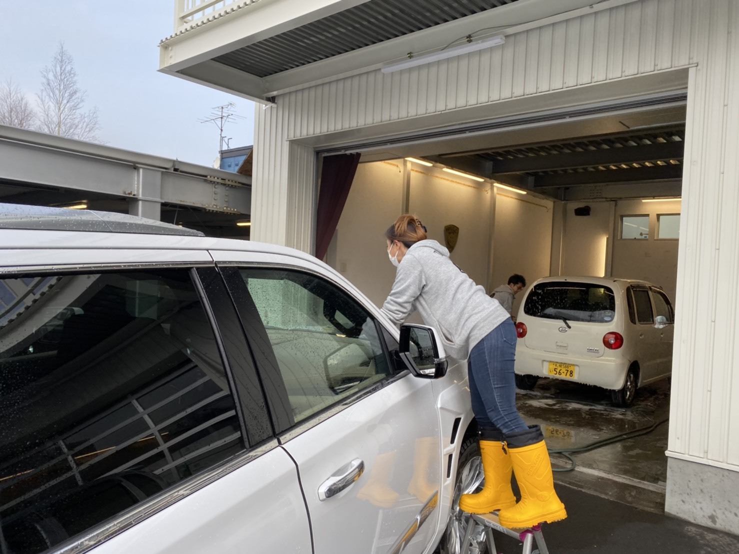 12月11日(水) 本店ブログ♪ レジアスエース DXワイドスパーロングボディ ハイルーフ 4WD ディーゼルありますよん_b0127002_18154342.jpg