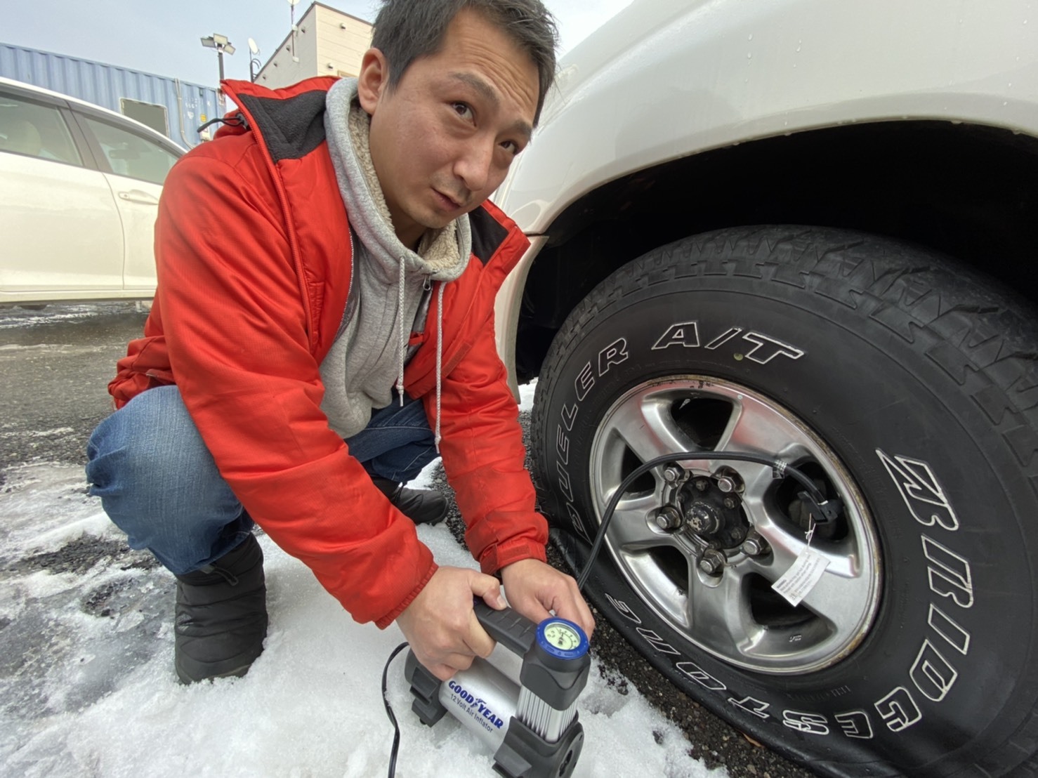 12月11日(水) 本店ブログ♪ レジアスエース DXワイドスパーロングボディ ハイルーフ 4WD ディーゼルありますよん_b0127002_18253628.jpg