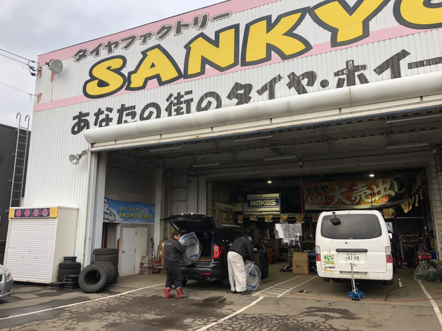 12月11日(水) 本店ブログ♪ レジアスエース DXワイドスパーロングボディ ハイルーフ 4WD ディーゼルありますよん_b0127002_18303057.jpg