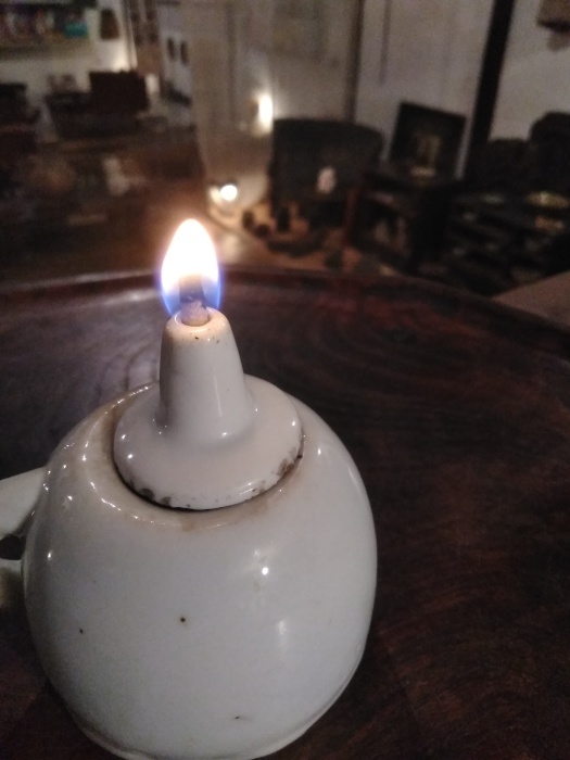 李朝・白磁灯火器。 : あいろく
