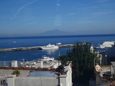 カプリ島　青の洞窟へ～南イタリアの旅２０１９（２）_c0039428_22021082.jpg