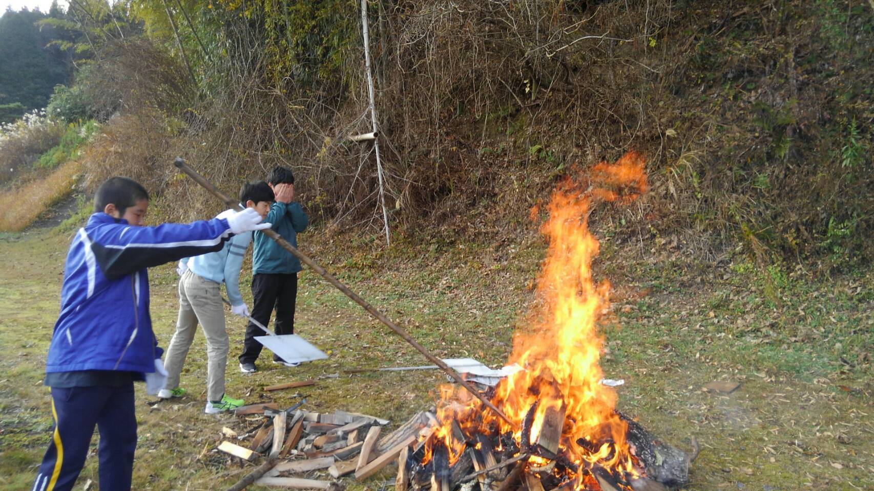 岩戸子供会で焼き芋 焼いたぞ 100プロ 岩戸子供会で焼き芋 焼いたぞ 100プロ