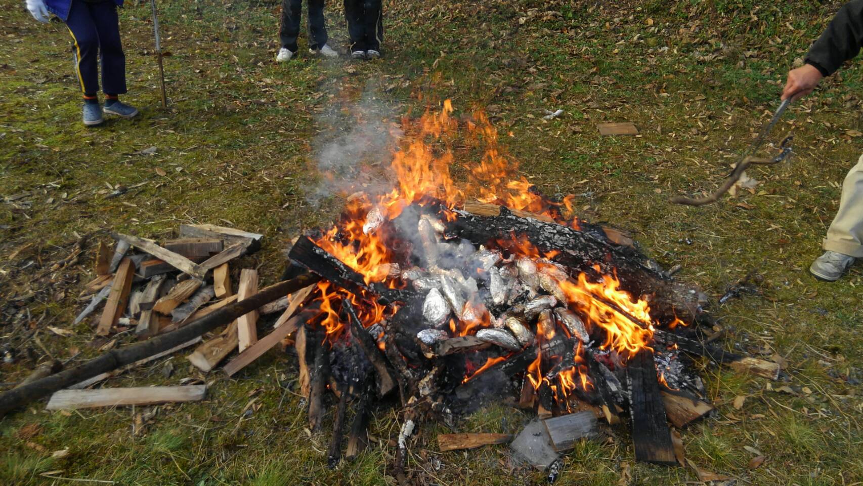 岩戸子供会で焼き芋 焼いたぞ 100プロ