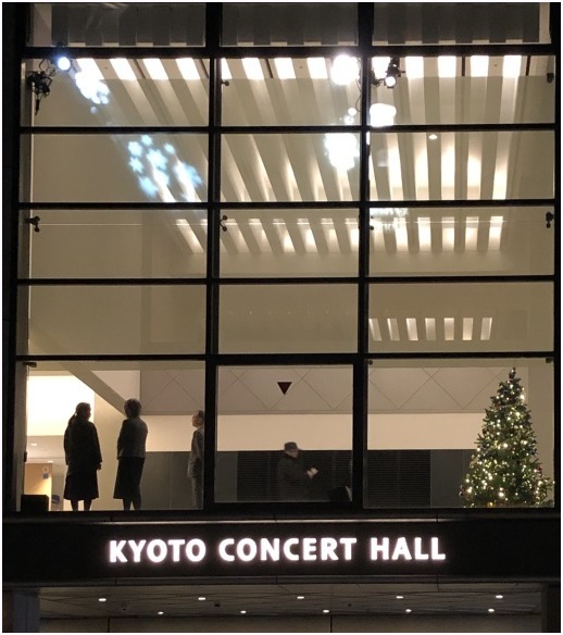 < 京都コンサートホール >_c0036080_18384935.jpg