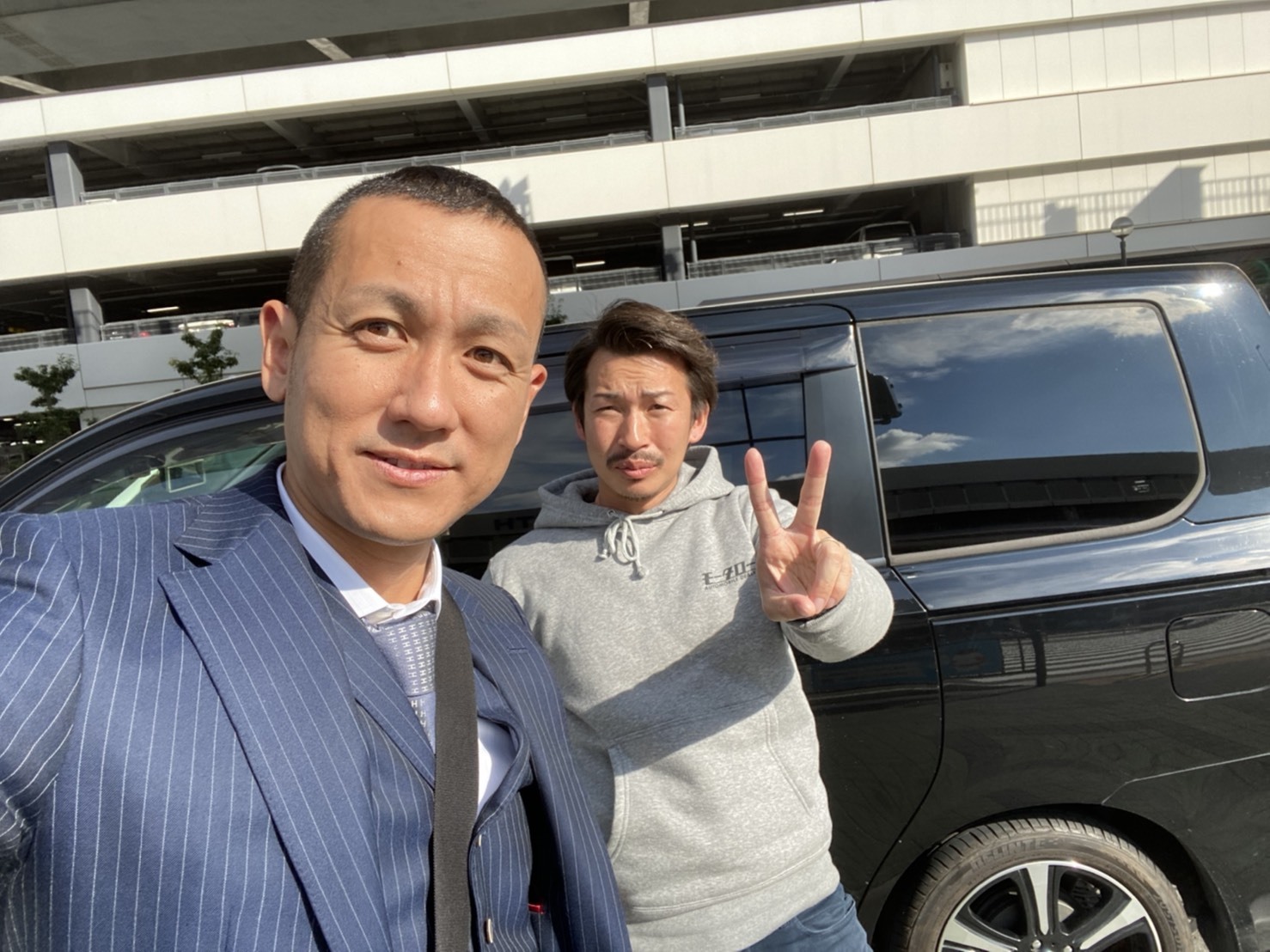 12月13日(金)本店ブログ♪ アルファード 240G ありますよー ランクル LX570 エスカレードなら♡_b0127002_18113397.jpg
