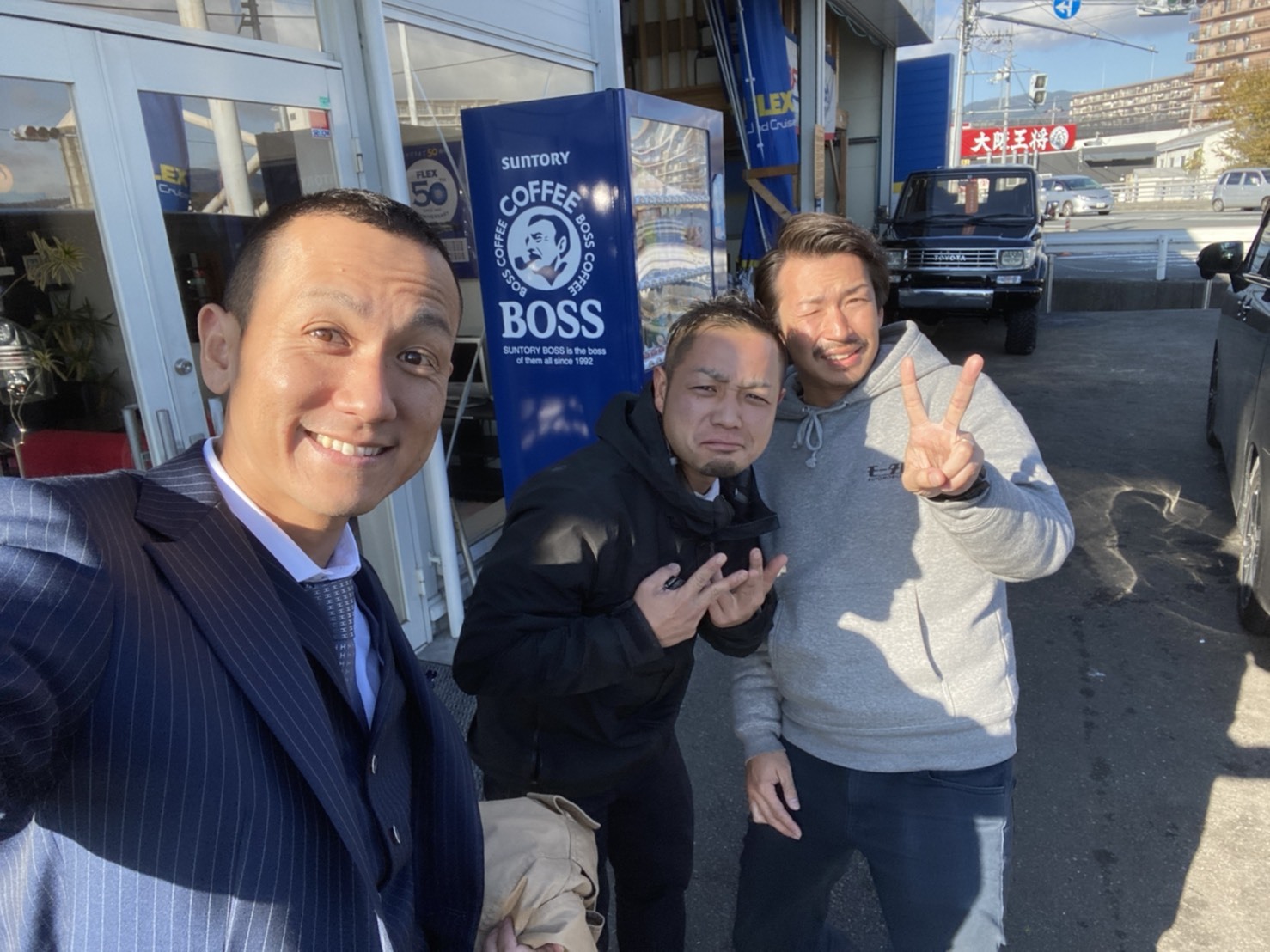 12月13日(金)本店ブログ♪ アルファード 240G ありますよー ランクル LX570 エスカレードなら♡_b0127002_18132681.jpg