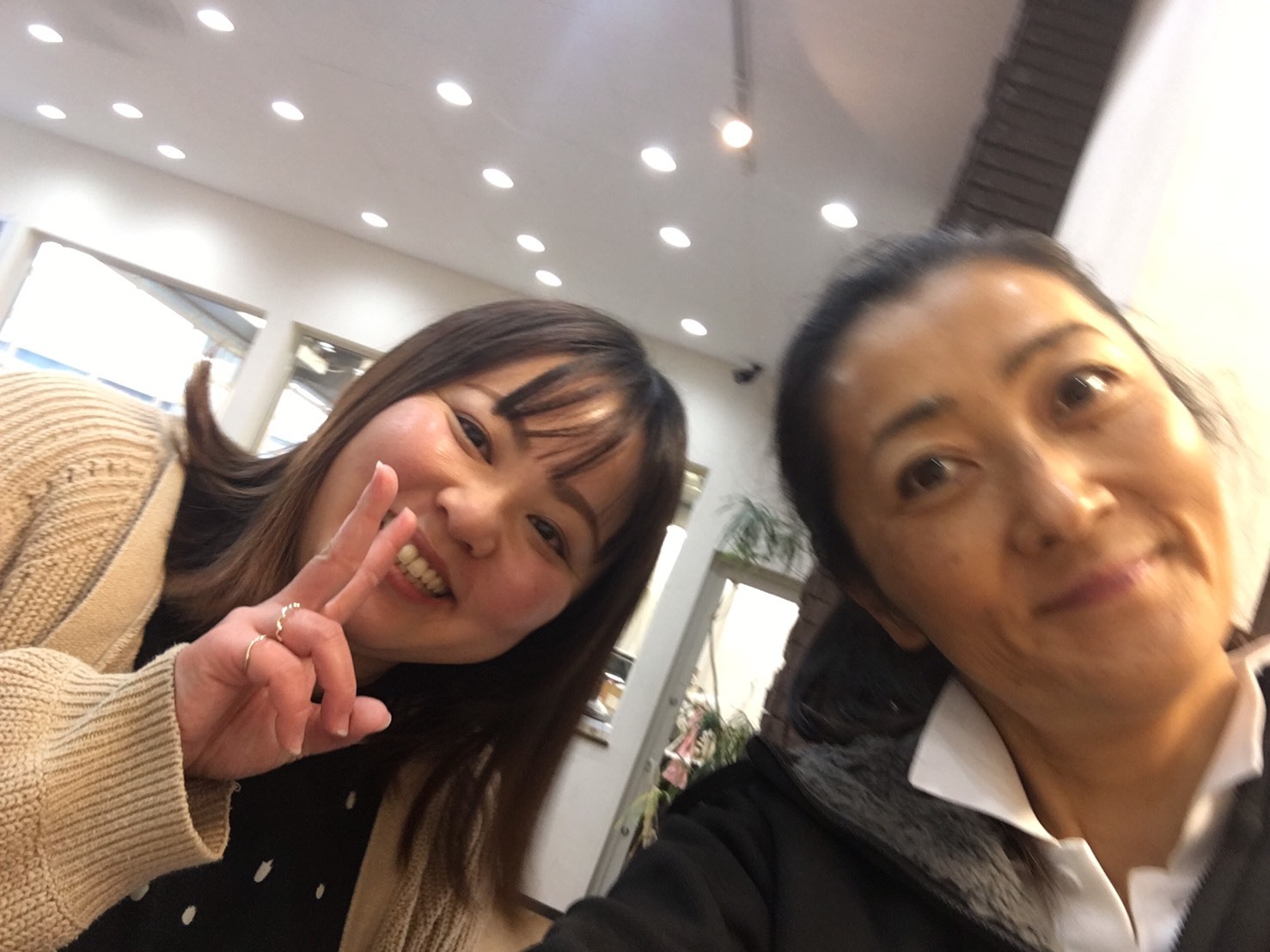 12月13日(金)本店ブログ♪ アルファード 240G ありますよー ランクル LX570 エスカレードなら♡_b0127002_18551737.jpg