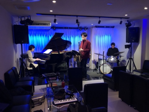 広島 Jazzlive Cominジャズライブカミン 本日はレーザーディスク上映会です_b0115606_13103184.jpeg