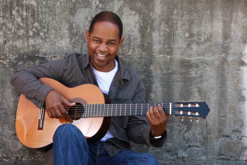 アール・クルー Earl Klugh - Living Inside Your Love_a0185081_13484637.jpg