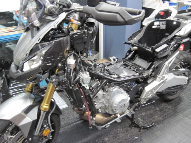 X Advの中古車 バイクの横輪