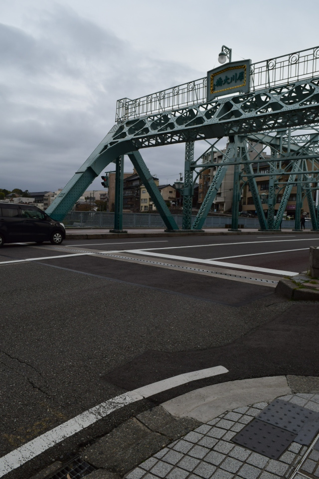 金沢市の犀川大橋_a0110756_06350832.jpg