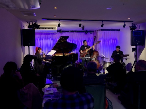 Jazzlive Cominジャズライブカミン 広島 薬研堀 12月15日日曜日のライブは14時スタート_b0115606_01541766.jpeg